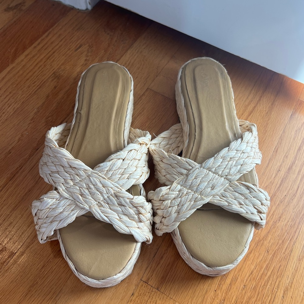 Kaanas Platform Sandals